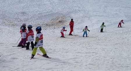 kids skiing